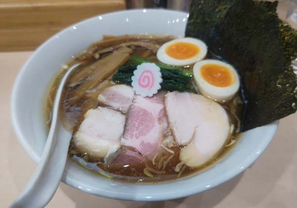 「特製中華そば(醤油)～手揉み麺変更」@中華ソバ ちゃるめの写真