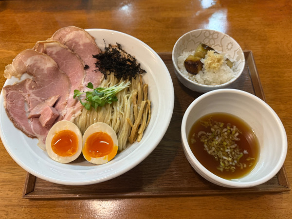 「先着90食・限定！醤油の昆布水つけ麺DX1430円」@らぁ麺はうす Sumika0の写真