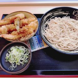 （日替わり得ランチ）ミニ三海老天セット　７８０円　※