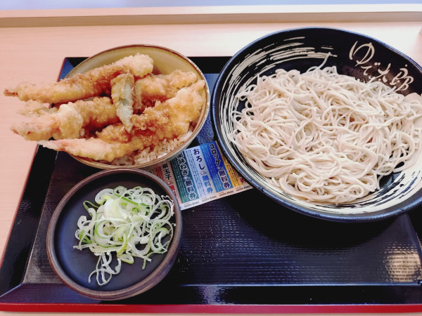 「（日替わり得ランチ）ミニ三海老天セット　７８０円　※」@ゆで太郎 新宿ワシントンホテル店の写真