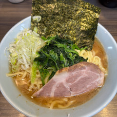 横浜家系豚骨醤油極太麺 侍 本店の画像