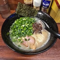 豚骨ラーメン カタメ 辛子高菜(有料) 替玉(バリカタ)