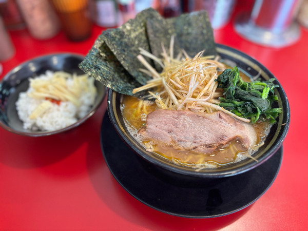 「白ネギラーメン」@家系ラーメン 王道 神道家の写真