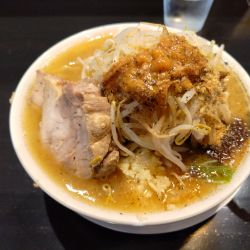 ラーメン魚粉ヤサイニンニクアブラ普通