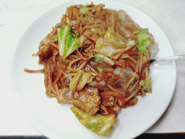 「小皿　９３０円」@スタミナカレーの店 バーグ 弥生町店の写真