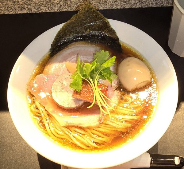 「地元の生揚げ醤油そば鶏増し　大盛」@らぁ麺 飛鶏の写真