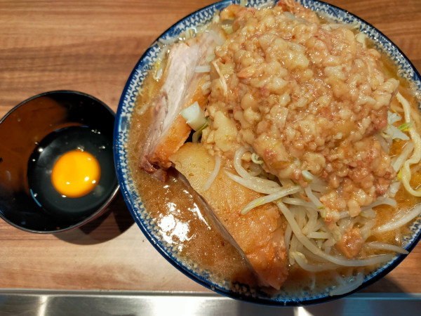 「小ラーメン1200円(大150円)+生卵70円」@らーめん菊の写真