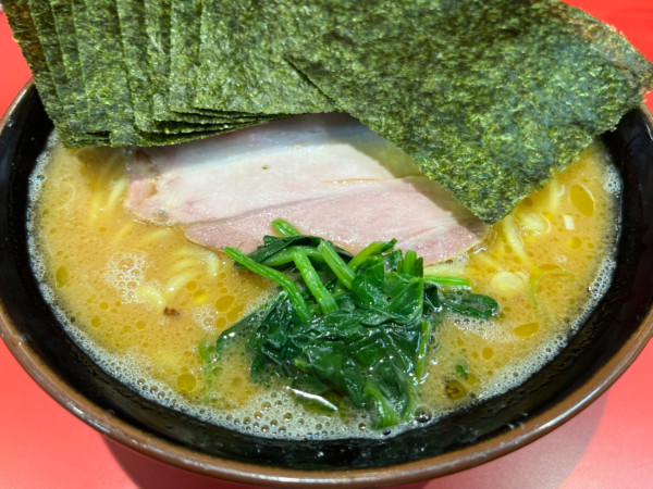 「ラーメン中＋海苔：850＋100円」@横浜ラーメン 真砂家の写真