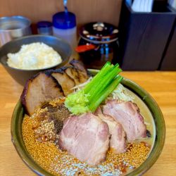 ちゃーしゅー坦々麺＋ちゃーしゅー＋ライス