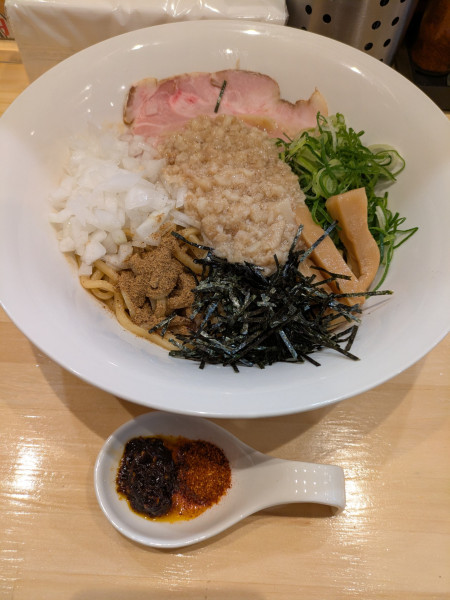 「背脂まぜそば➕大盛り➕辛味」@中華そば みつ葉の写真