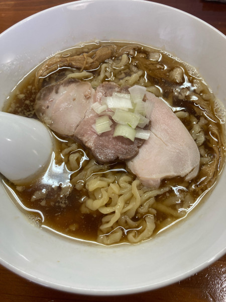 「醤油らぁ麺」@無化調煮干しらぁ麺 誠実の写真