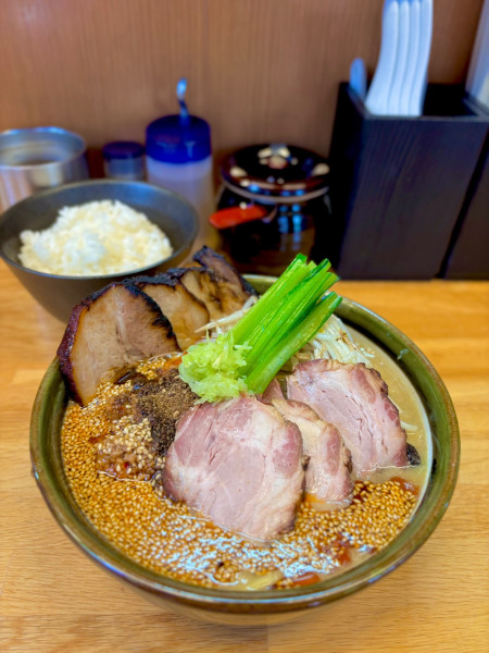 「ちゃーしゅー坦々麺＋ちゃーしゅー＋ライス」@味噌っ子 ふっくの写真