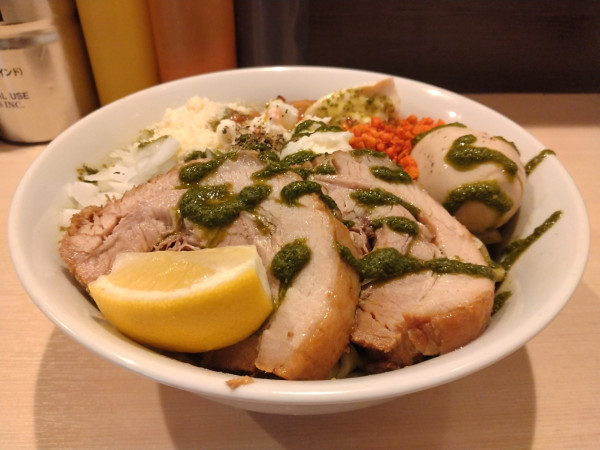 「冷やしジェノベーゼ＋豚玉」@鷹の目 蒲田店の写真