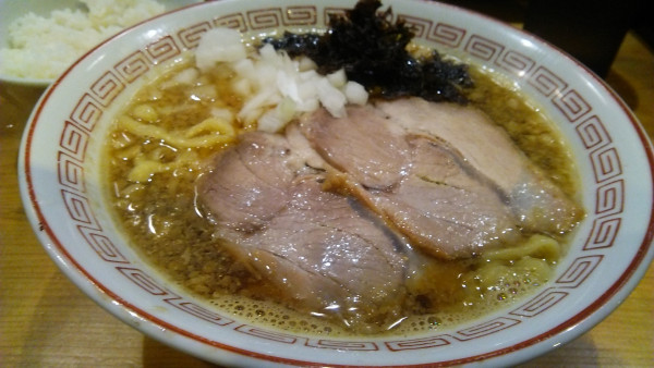 「背脂煮干 醤油 950円+小ライス 100円」@背脂煮干し中華そば 和市 新橋本店の写真