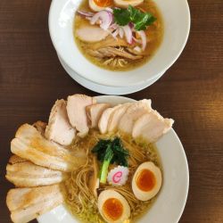 特製三種肉盛り塩鶏中華そばと濃厚福島鶏白湯