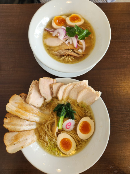 「特製三種肉盛り塩鶏中華そばと濃厚福島鶏白湯」@麺処 若武者 大和田店の写真