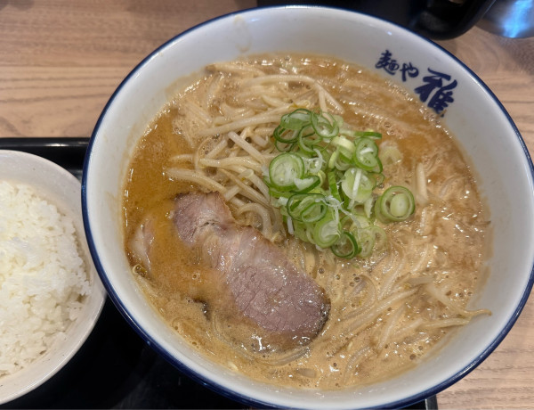 「焼味噌ちぢれ麺大盛もやし、チャーシュー1枚+ライス」@麺や 雅 埼玉川口店の写真