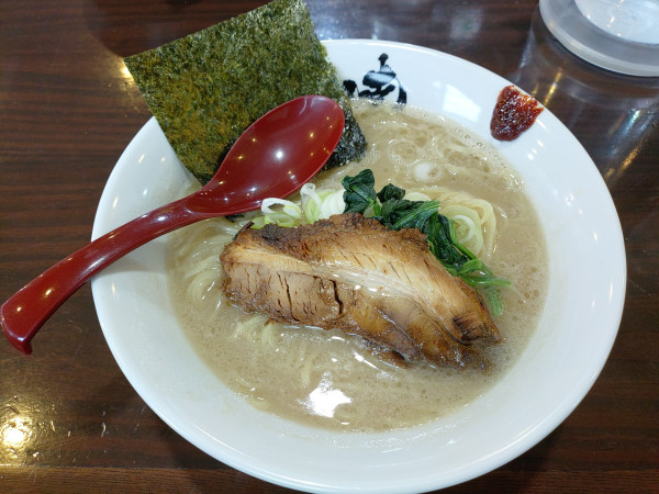 「豚骨醤油ラーメン」@麺屋達 野々市店の写真