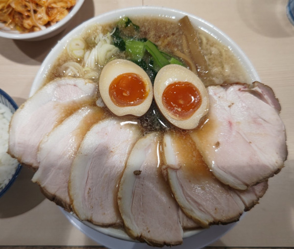 「チャーシュー背脂中華+味玉+辛ネギ+おろし生姜+おろしニンニク」@ラーメン みなみの写真