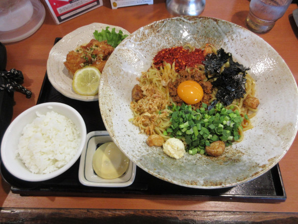 「台湾まぜそば（９６８円）＋若鶏セット５０６円＋マヨ５５円」@こだわりらーめん ゆきむら亭 阿見店の写真