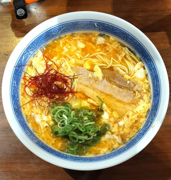 「特製辛口ラーメン 690円」@日の出ホルモンの写真