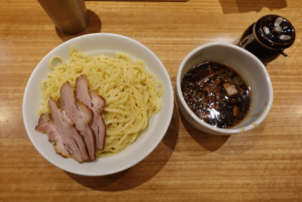「つけ麺・大盛（1,050円）」@長岡食堂 横浜西口店の写真