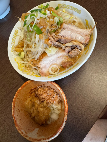 「ラーメン中+あぶ卵」@それいけ！たかちゃんラーメン 群馬千代田店の写真