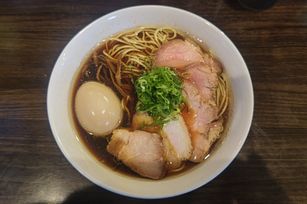 「チャーシューメン(醤油)+味玉」@かしわぎの写真