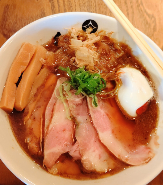 「魚介出汁醤油ら～麺味玉チャーシュー麺」@麺屋吟治 zeroの写真