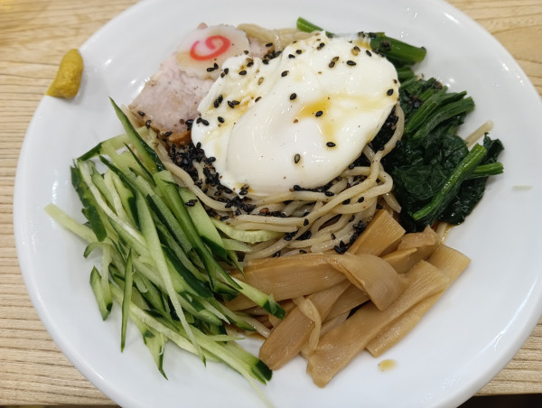 「冷し中華・麺軽め+青菜+半熟玉子」@らーめん 高尾の写真