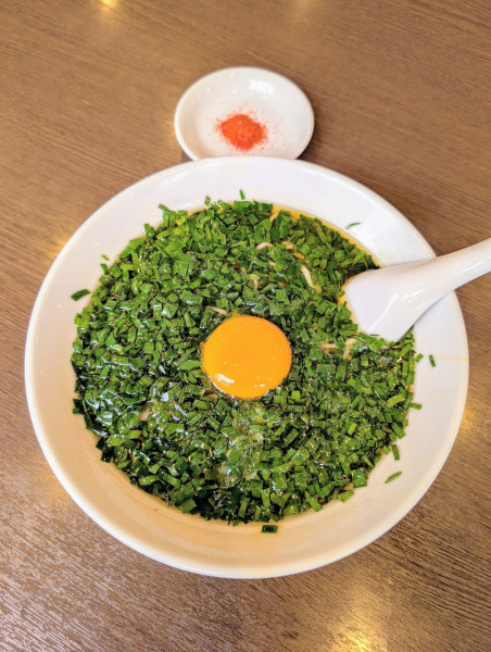 「にらそば＋紹興酒5年ロック＋クラゲの冷菜ハーフ」@三幸園 白山通り店の写真