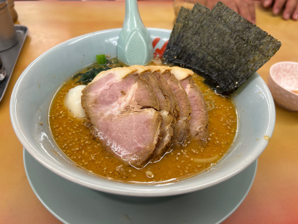 「特製味噌チャーシューメン　味玉　カタコイ」@ラーメン山岡家 岩瀬店の写真