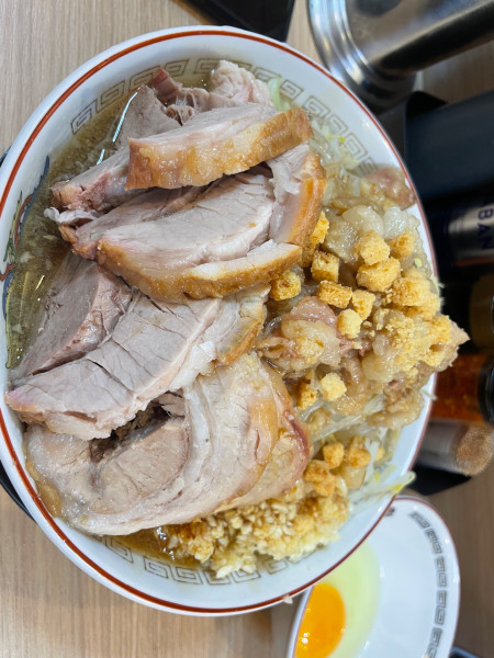 「子豚小　全マシ、アレ生姜、生卵（1,300円）」@豚山 高田馬場店の写真