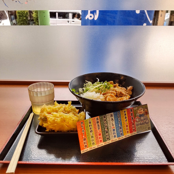 「【季節限定】冷がけ肉おろし（￥730）＋かきあげ（クーポン）」@ゆで太郎 東邦医大通り店の写真