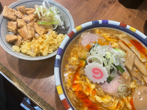 「酸辣湯麺【期間限定】+味玉+たぬきつね丼(1470円)」@中華そば 志の田の写真