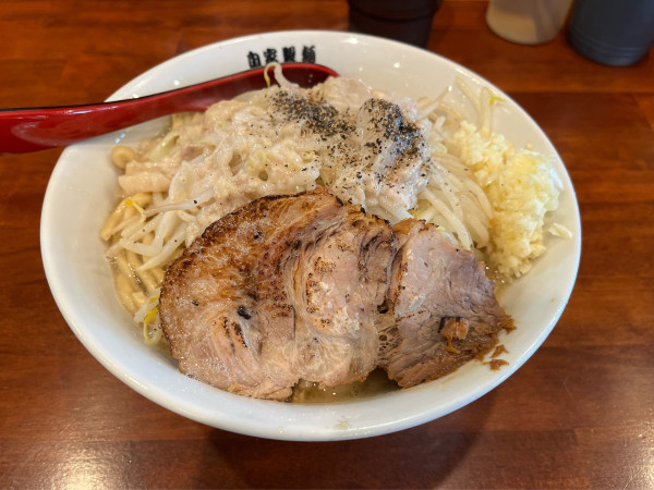 「【限定】塩豚骨(麺少なめ/ニンニク/アブラ) 1,100円」@自家製麺まる太の写真