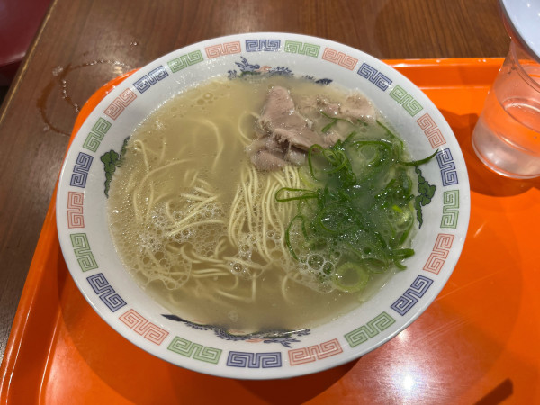 「ラーメンと替え玉290+130円」@博多ラーメン はかたや 川端店の写真