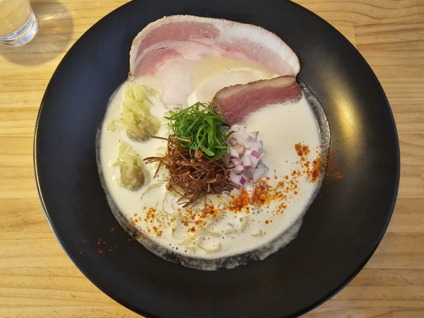 「【限定】鴨・鶏・豚の泡白湯＋わんたん　1300＋200円」@中華そば いち松の写真