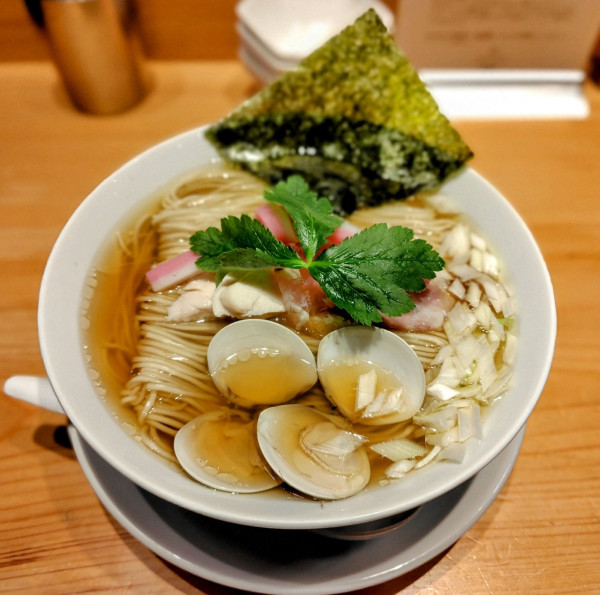 「蛤魚節鶏のトリプルSOBA 1400円」@Ginza Noodles むぎとオリーブの写真