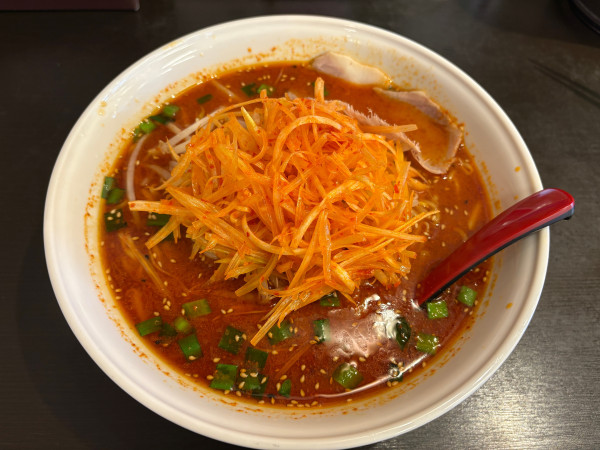 「大盛辛味噌ネギ　辛L   麺硬め　1340円」@ラーメンめん丸 上尾上店の写真