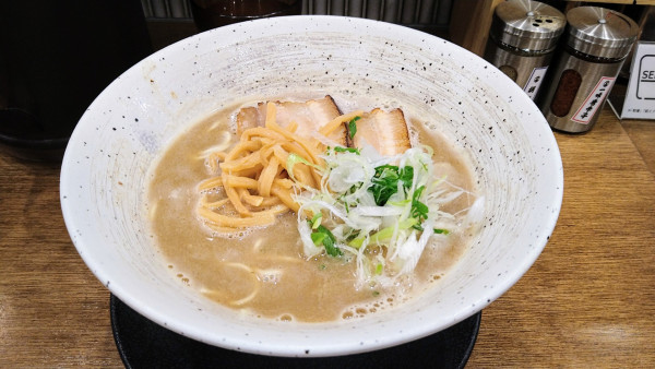 「濃厚豚骨」@麺屋 栩羚廚 中目黒店の写真