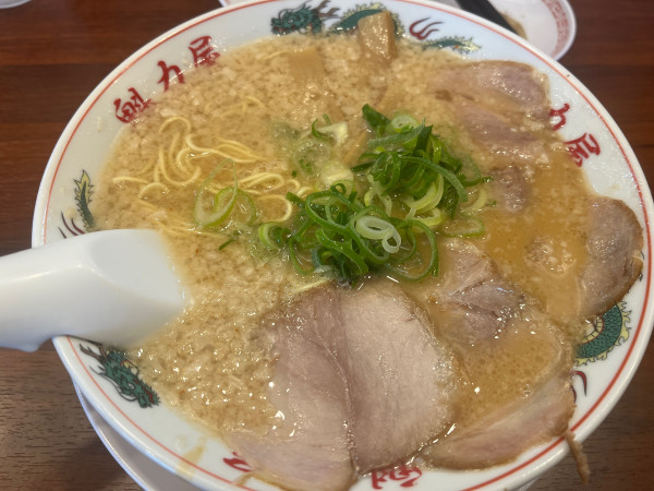 「コク旨ﾗｰﾒﾝ固め多め891円」@ラーメン魁力屋 八王子万町店の写真