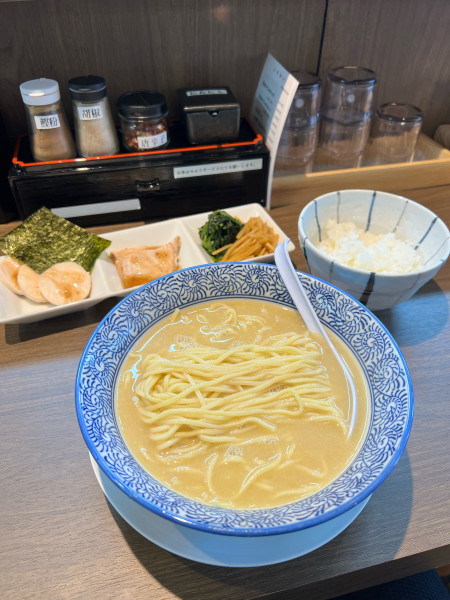 「鶏白湯そば」@麺屋 へさかの写真