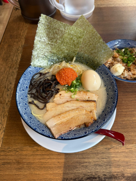 「◯オススメ　ALL1,210円 ◯＋220円でレッド明太豚骨に変」@ラーメン・つけめん 藤虎の写真