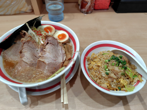 「スペシャル醤油（脂普通）1200円＋半チャーハン400円」@らーめんチャチャまるの写真