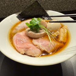 地鶏の生揚げ醤油そば鶏増し　1,500円●豚増し　300円