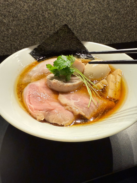 「地鶏の生揚げ醤油そば鶏増し　1,500円●豚増し　300円」@らぁ麺 飛鶏の写真