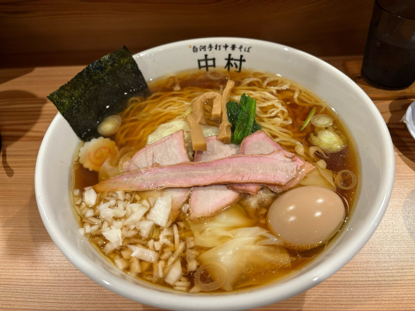 「ワンタン麺大盛り、半熟煮玉子、刻み玉ねぎ」@白河手打中華そば 中村の写真