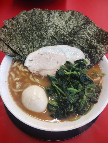 「直伝ラーメン(大盛)(半ライス)」@王道家直伝との丸家 伊勢崎店の写真