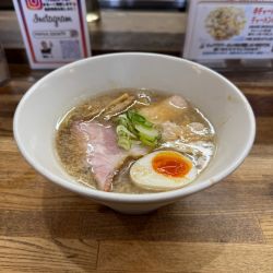 病みつき中華そば 煮玉子1/2入　1,060円